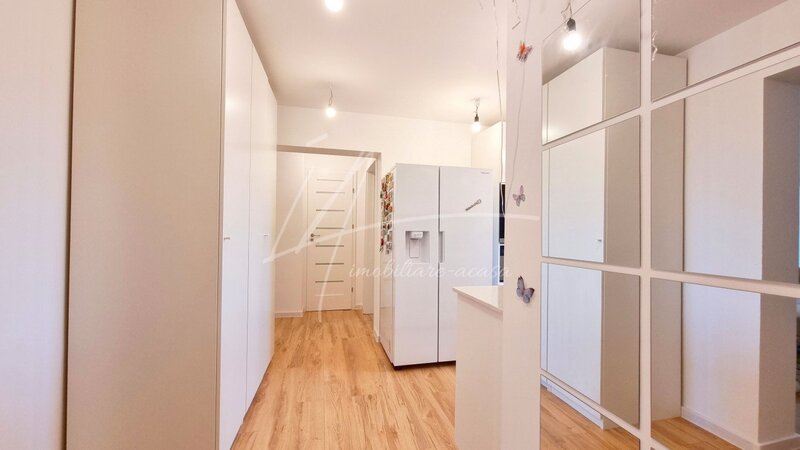 Calea Calarasilor, ap. decomandat 3 cam. renovat, partial mobilat si utilat.