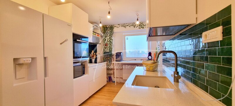 Calea Calarasilor, ap. decomandat 3 cam. renovat, partial mobilat si utilat.