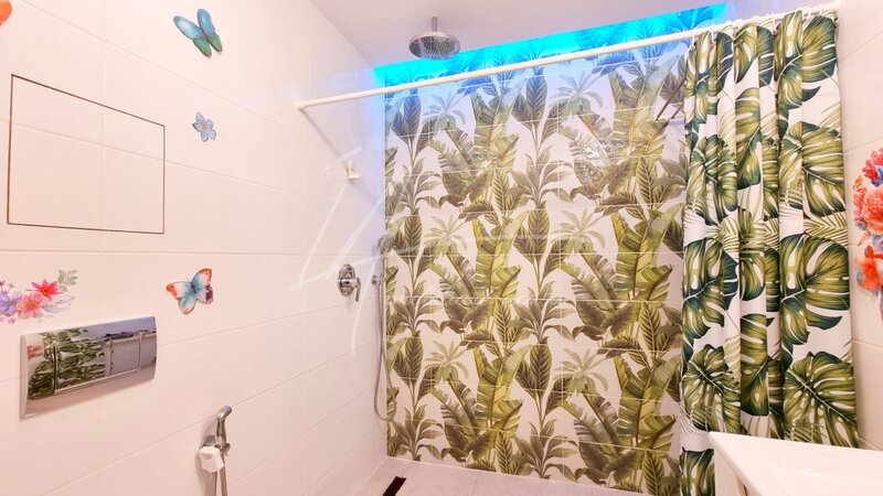 Calea Calarasilor, ap. decomandat 3 cam. renovat, partial mobilat si utilat.