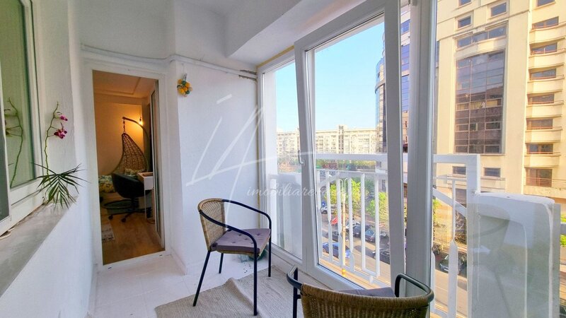 Calea Calarasilor, ap. decomandat 3 cam. renovat, partial mobilat si utilat.